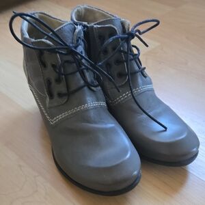 Elegant Gray Lace-Up Boots for Women, 36, Like New, Made In Portugal
